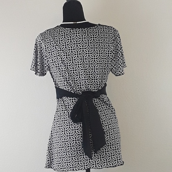 HOT TEMPERED Women's Wrap Geometrical Top Black - Picture 5 of 8